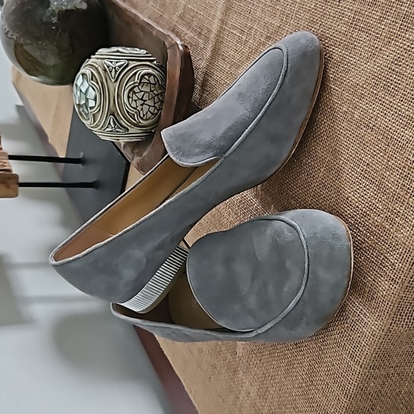 Michael Kors Women's Grey and Silver suede slip on Loafers size 8 1/2 - Picture 1 of 4